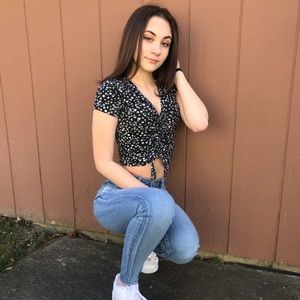 Meet your Posher, Caitlyn